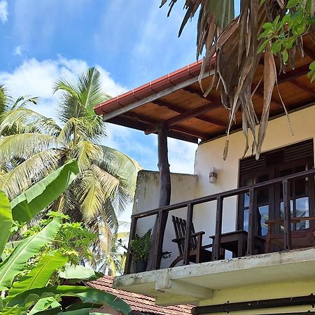 Bandulas Beach House Хиккадува Экстерьер фото