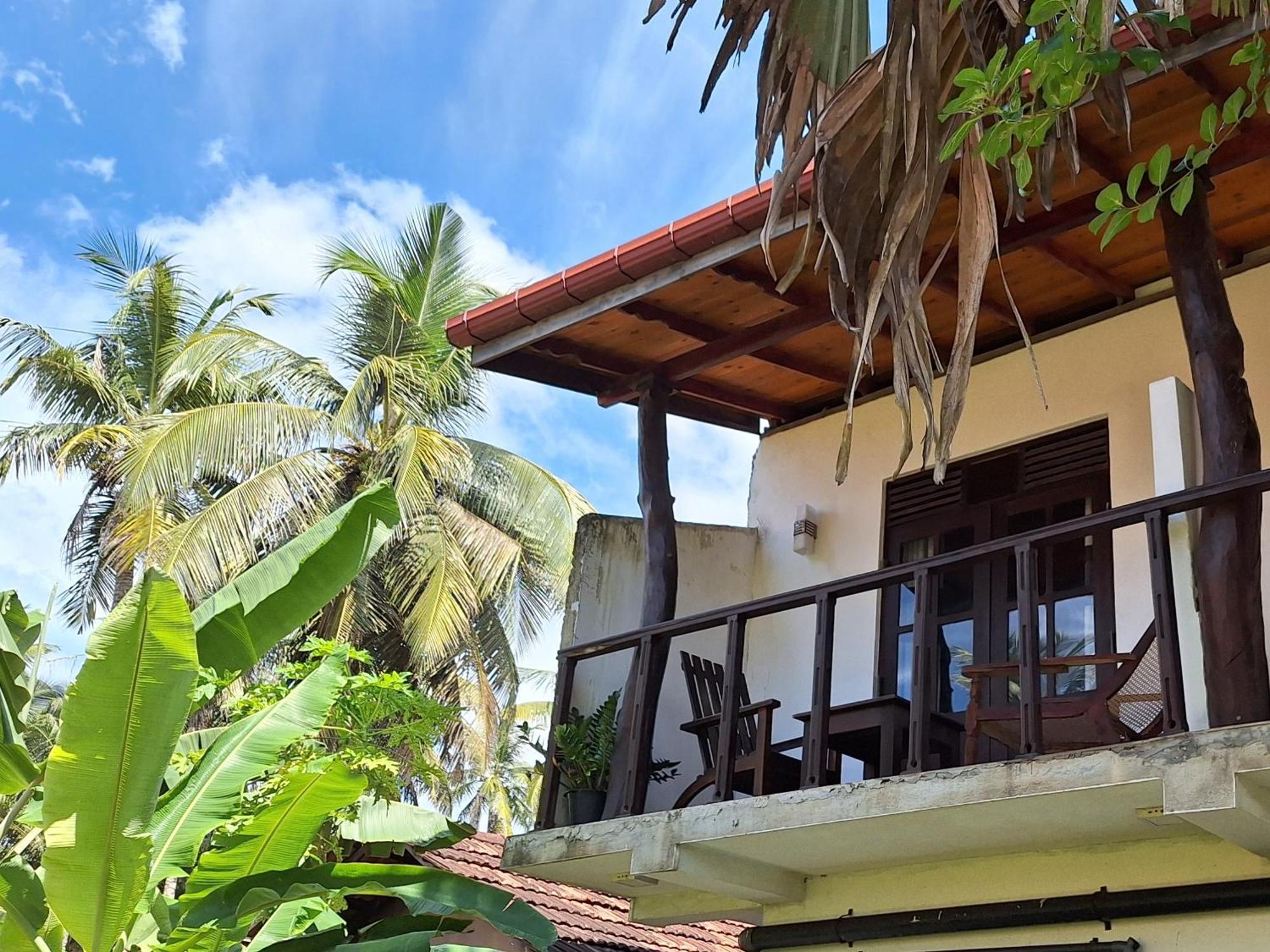 Bandulas Beach House Хиккадува Экстерьер фото
