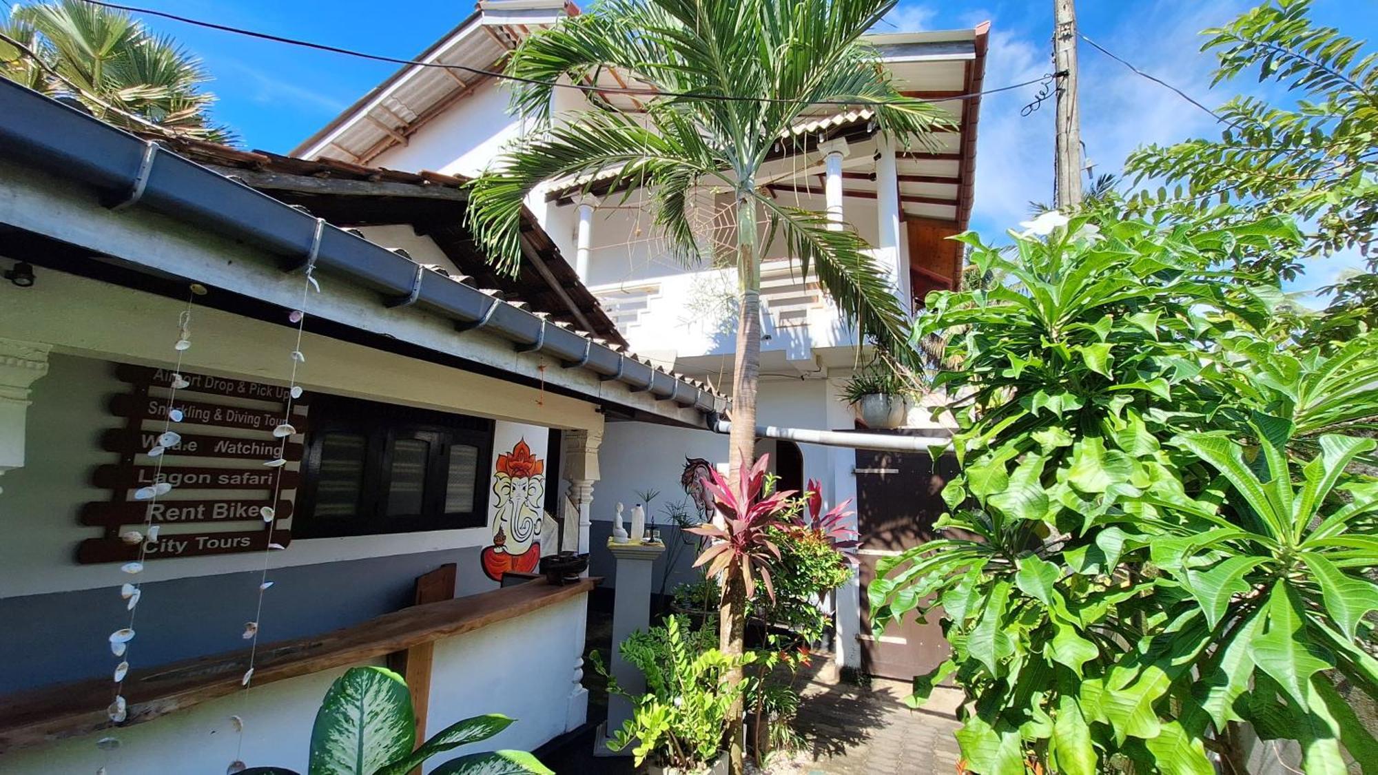 Bandulas Beach House Хиккадува Экстерьер фото