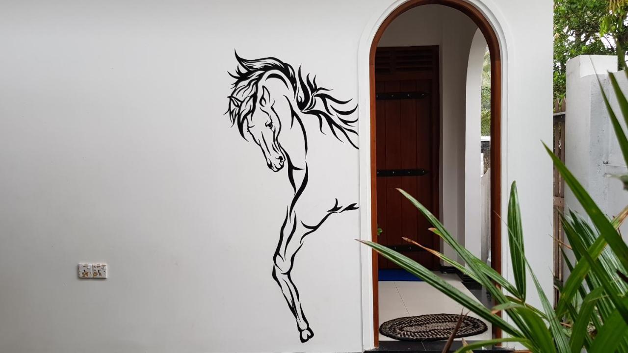 Bandulas Beach House Хиккадува Экстерьер фото