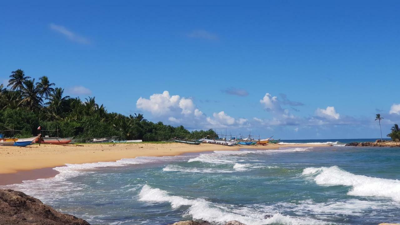 Bandulas Beach House Хиккадува Экстерьер фото