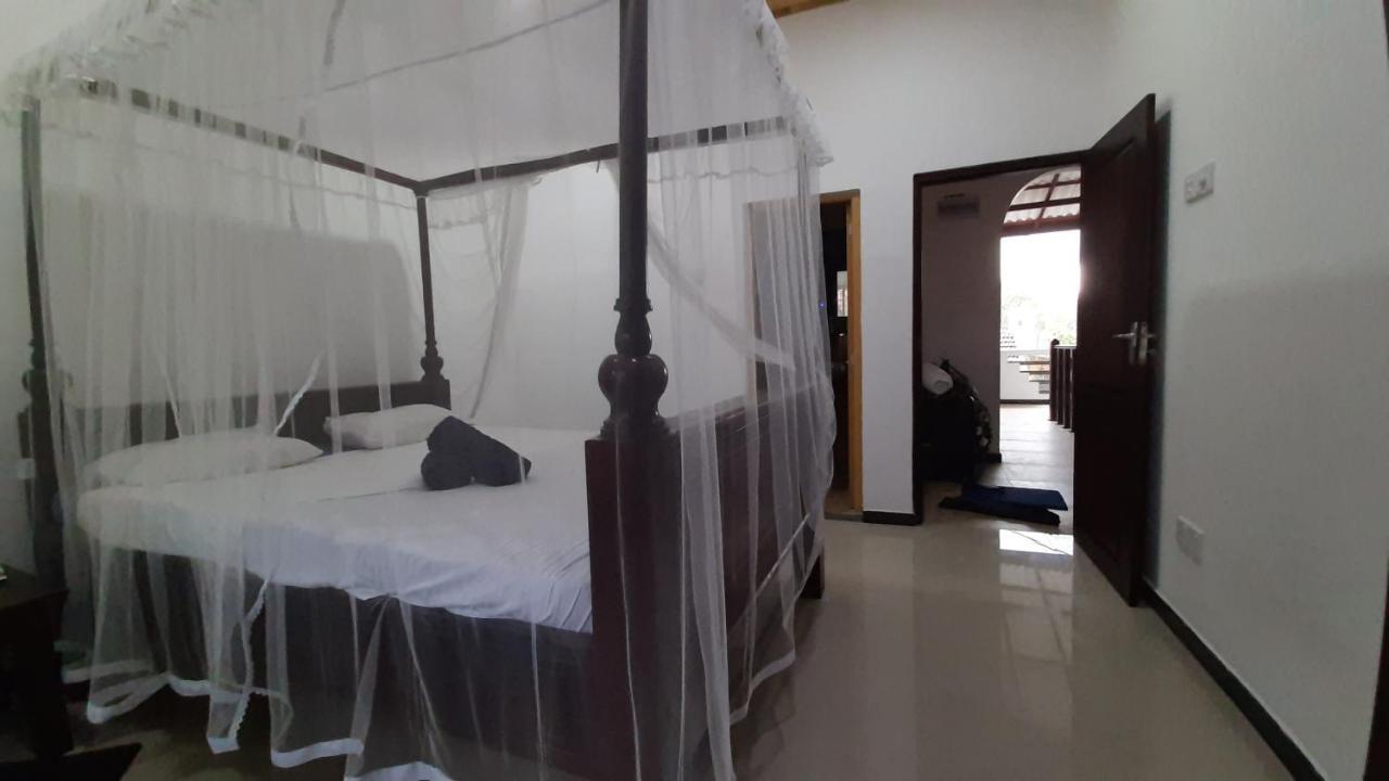 Bandulas Beach House Хиккадува Экстерьер фото