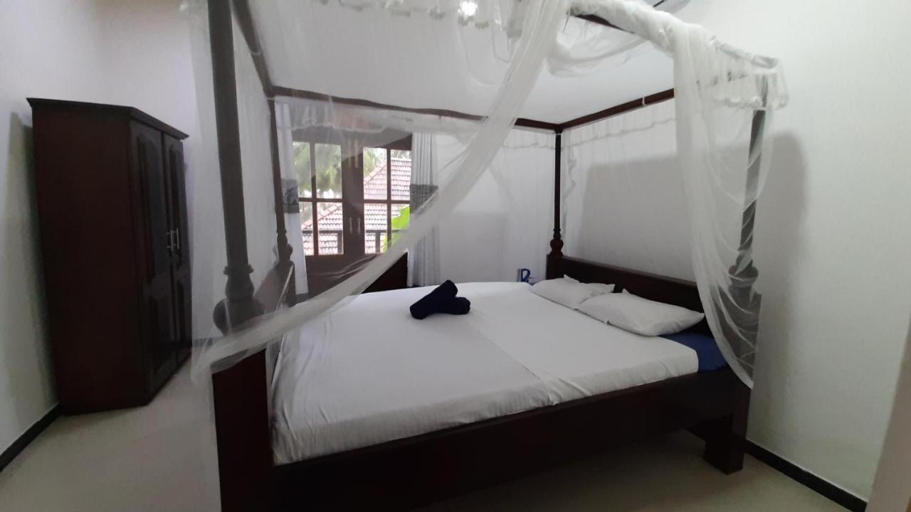 Bandulas Beach House Хиккадува Экстерьер фото