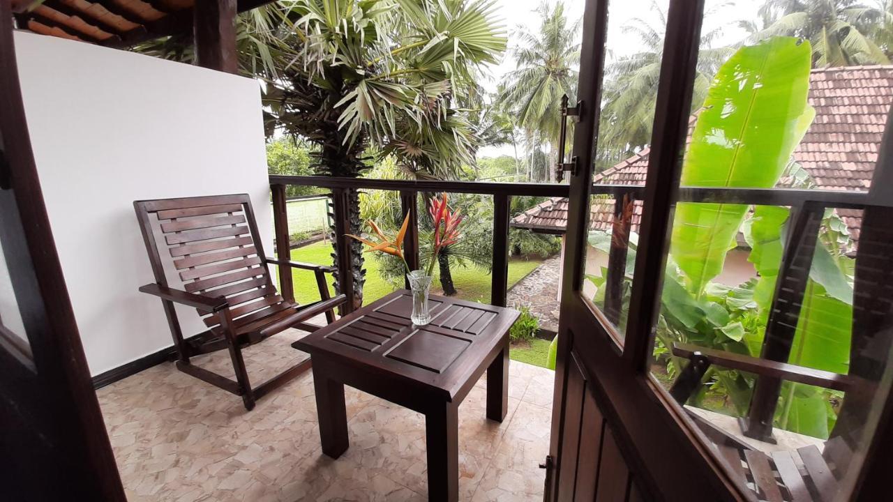 Bandulas Beach House Хиккадува Экстерьер фото