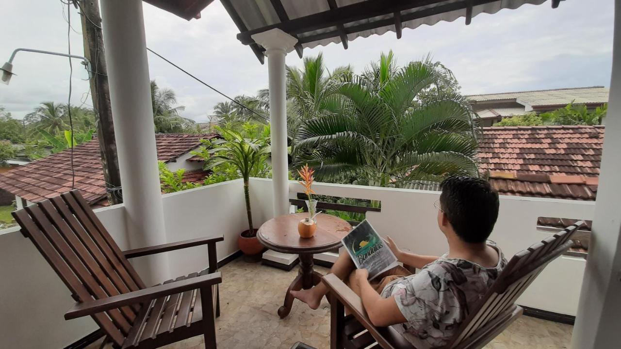Bandulas Beach House Хиккадува Экстерьер фото