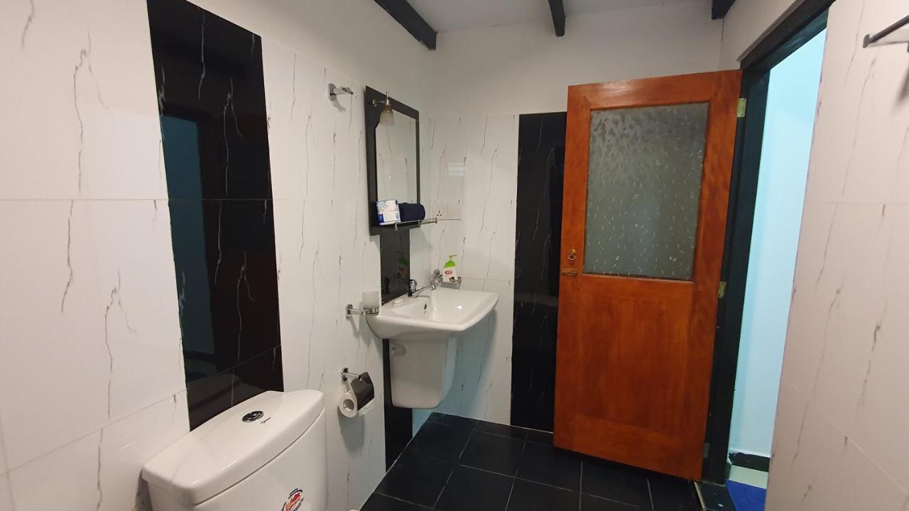Bandulas Beach House Хиккадува Экстерьер фото