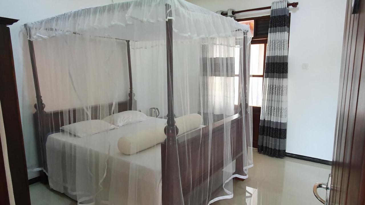 Bandulas Beach House Хиккадува Экстерьер фото