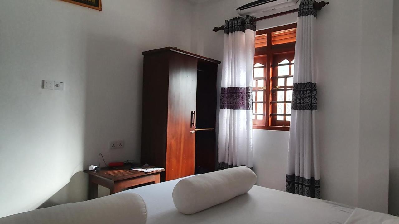 Bandulas Beach House Хиккадува Экстерьер фото